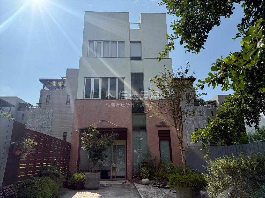 專任獨棟龍富路透店房屋室內格局與周邊環境
