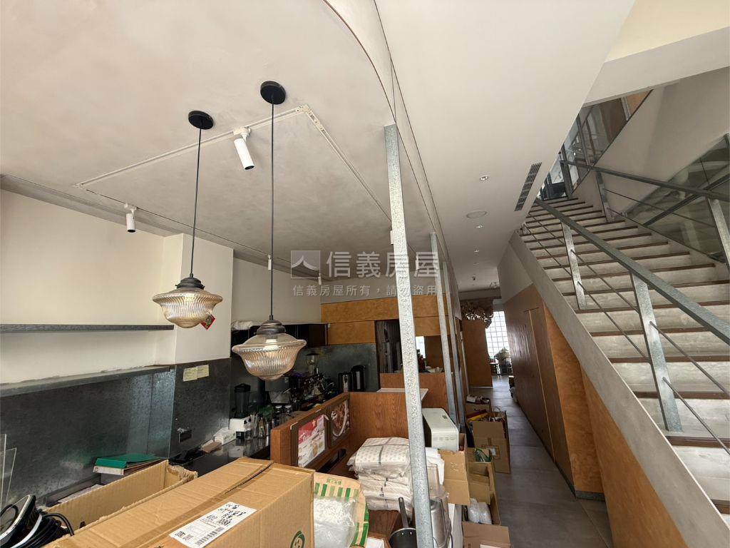 專任獨棟龍富路透店房屋室內格局與周邊環境