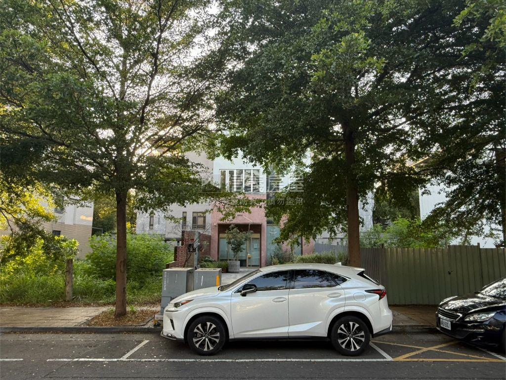 專任獨棟龍富路透店房屋室內格局與周邊環境