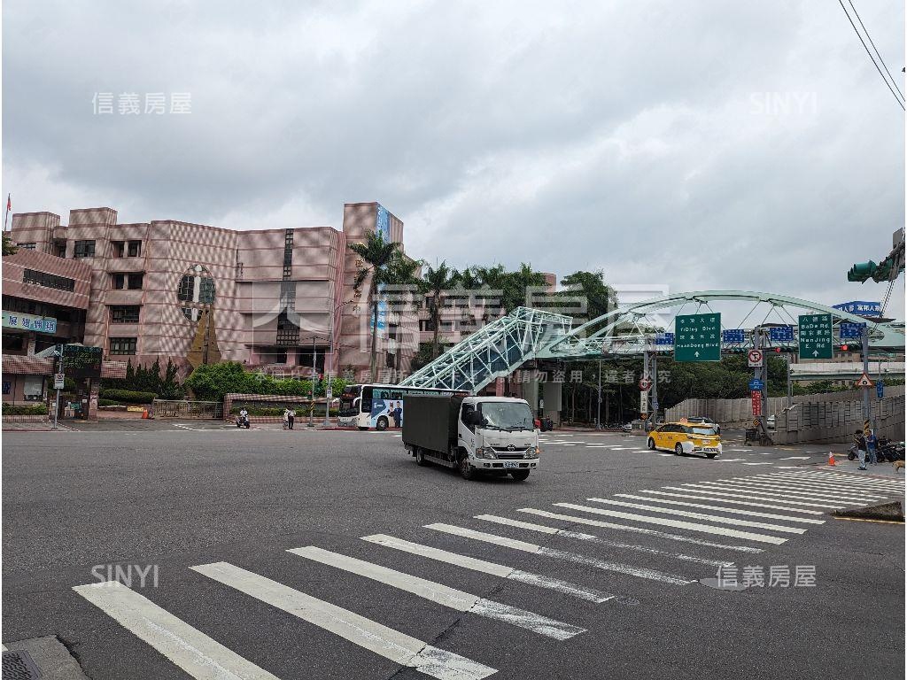信義區四通八達收租聖品房屋室內格局與周邊環境
