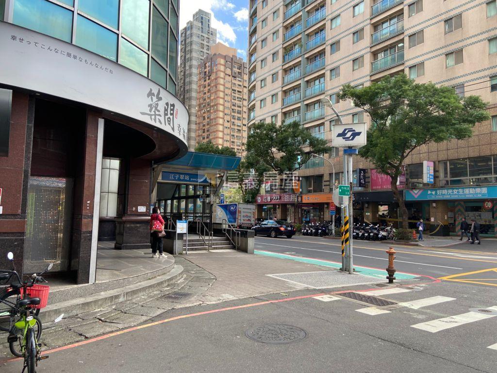 一卡皮箱入住小資宅房屋室內格局與周邊環境