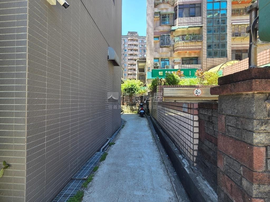 三峽獨棟黃金店面稀有釋出房屋室內格局與周邊環境