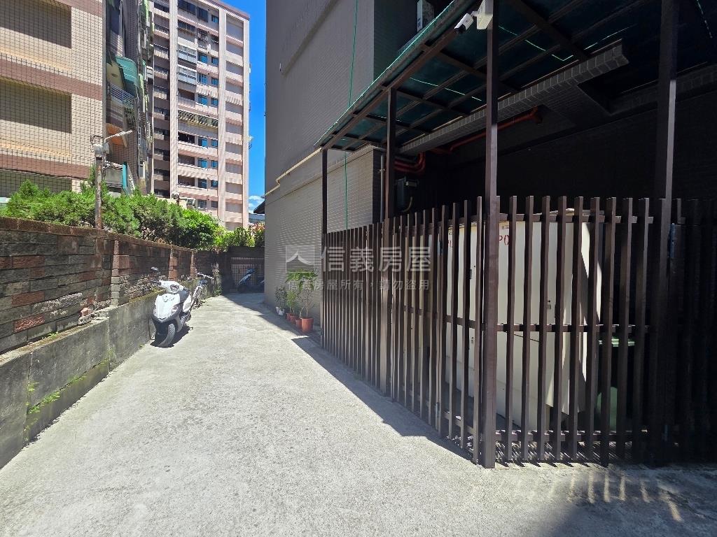 三峽獨棟黃金店面稀有釋出房屋室內格局與周邊環境
