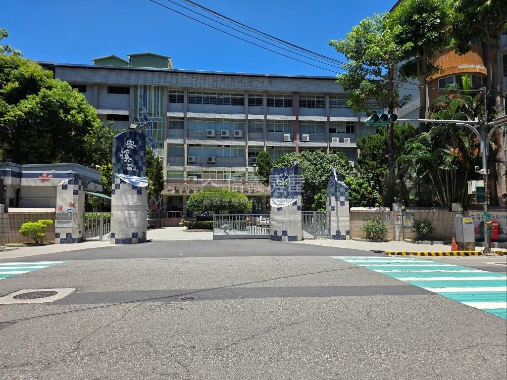 三峽獨棟黃金店面稀有釋出房屋室內格局與周邊環境