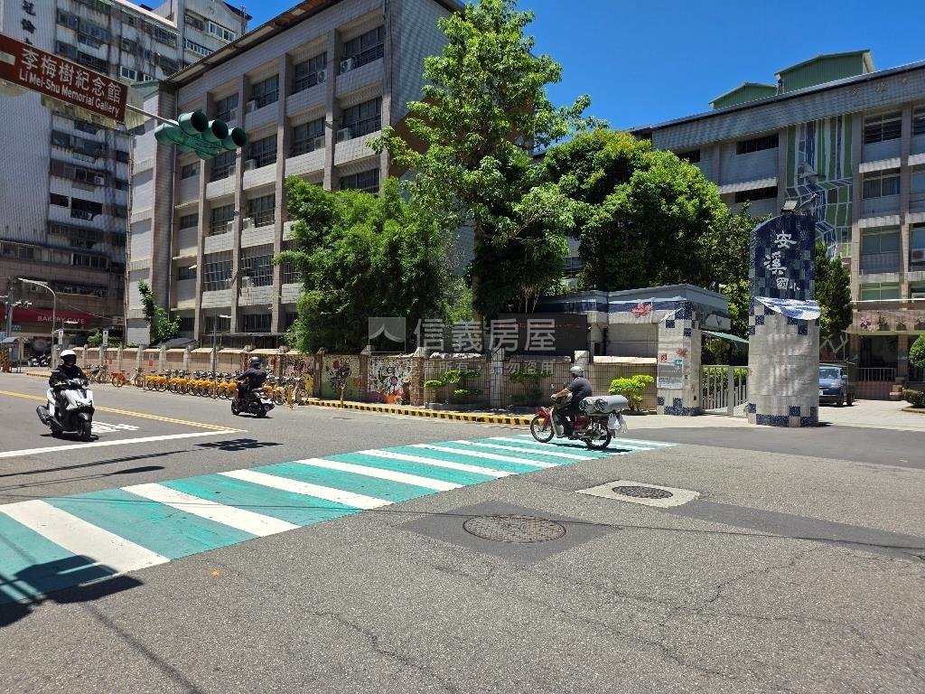 三峽獨棟黃金店面稀有釋出房屋室內格局與周邊環境