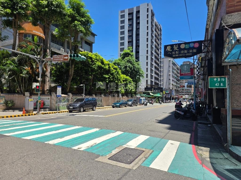 三峽獨棟黃金店面稀有釋出房屋室內格局與周邊環境