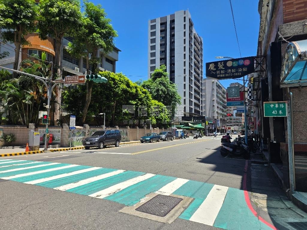 三峽獨棟黃金店面稀有釋出房屋室內格局與周邊環境