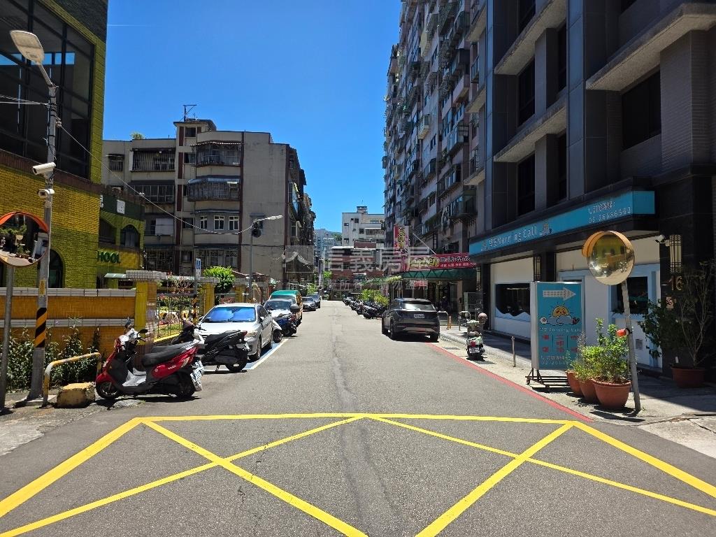 三峽獨棟黃金店面稀有釋出房屋室內格局與周邊環境