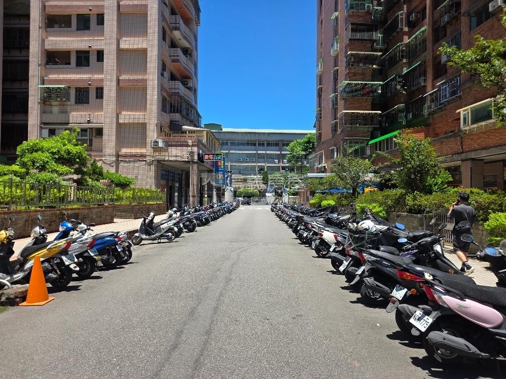 三峽獨棟黃金店面稀有釋出房屋室內格局與周邊環境
