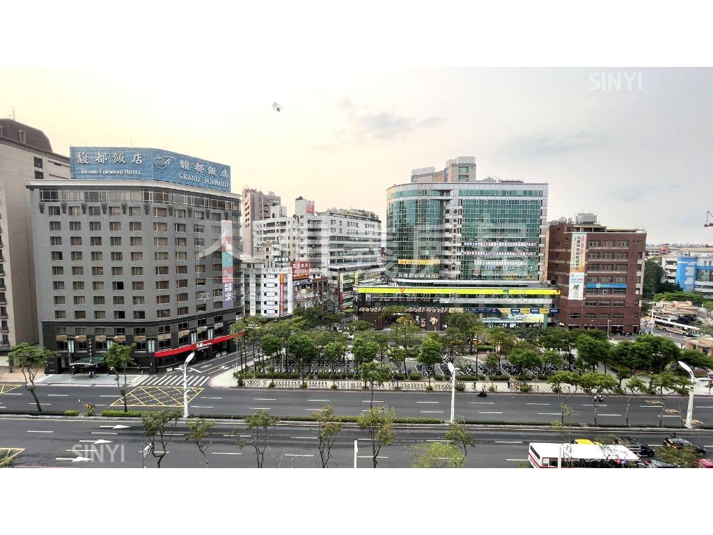 府中捷運站前高樓空間房屋室內格局與周邊環境