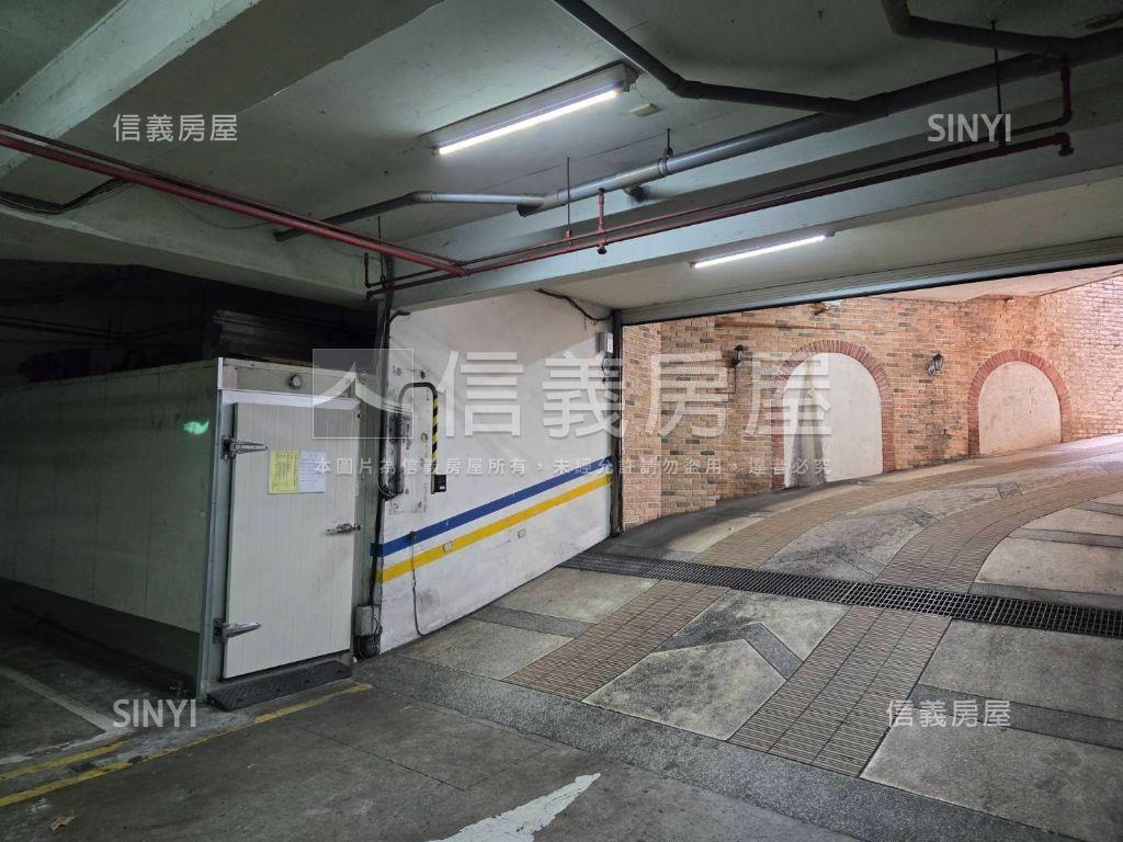 藝文亞曼尼大套房景觀車位房屋室內格局與周邊環境