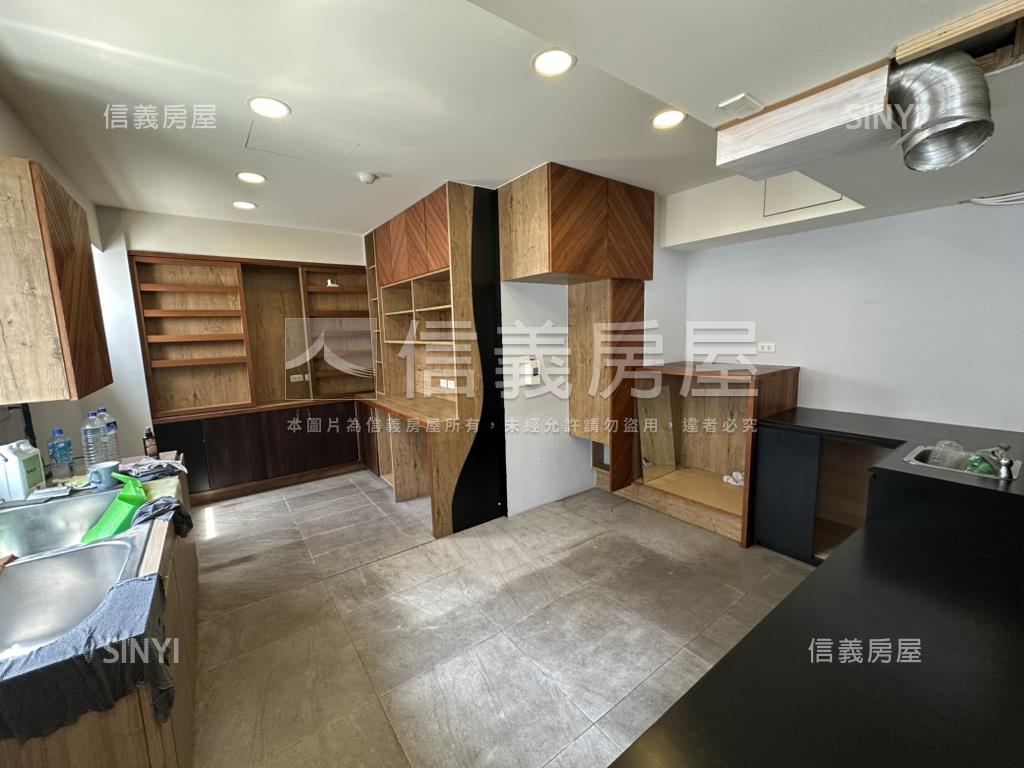 義享百貨富國商圈面寬店面房屋室內格局與周邊環境