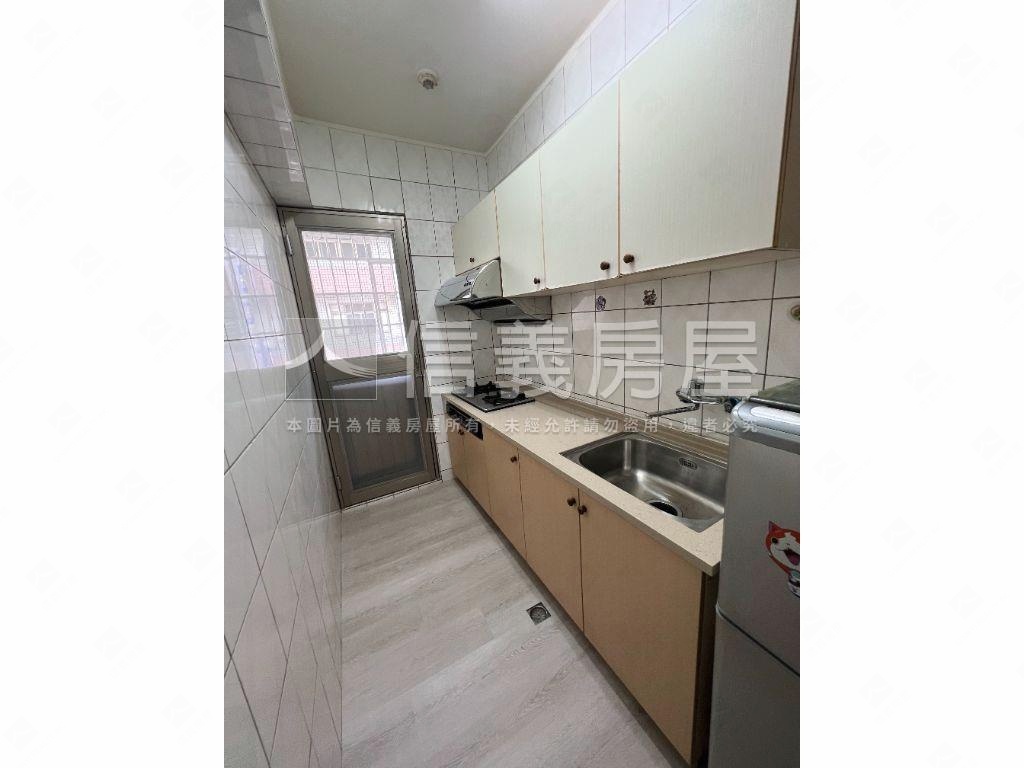 成功商圈四房平車房屋室內格局與周邊環境