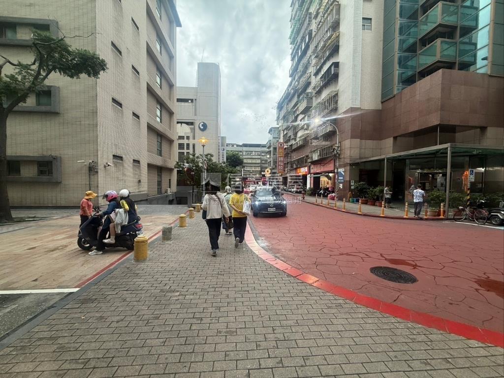 鴻金寶角窗金店面房屋室內格局與周邊環境