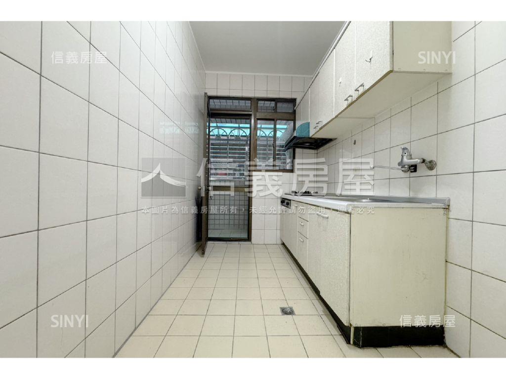 近南港展覽館電梯三房房屋室內格局與周邊環境