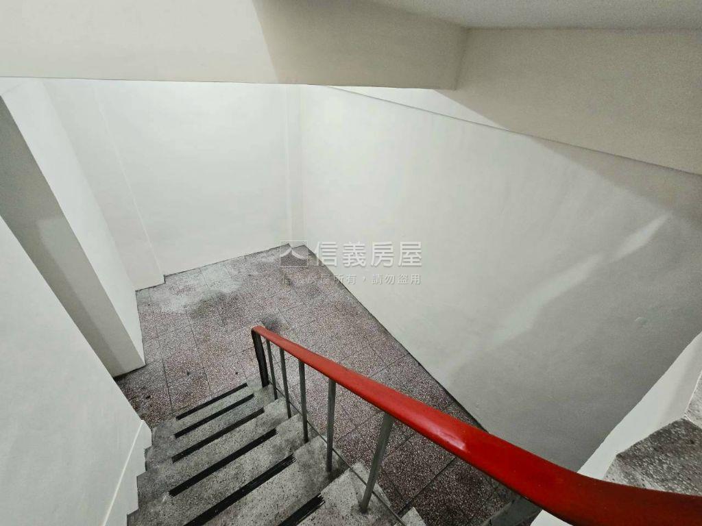 新生路屋況超讚金透店房屋室內格局與周邊環境