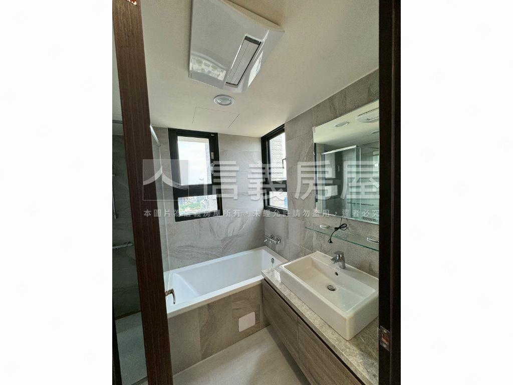 南青山裝潢美三房車位房屋室內格局與周邊環境