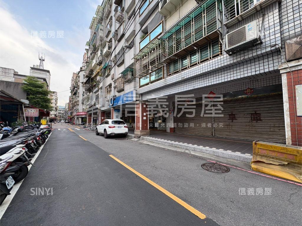 近ＳＢ１２站面寬金店面房屋室內格局與周邊環境