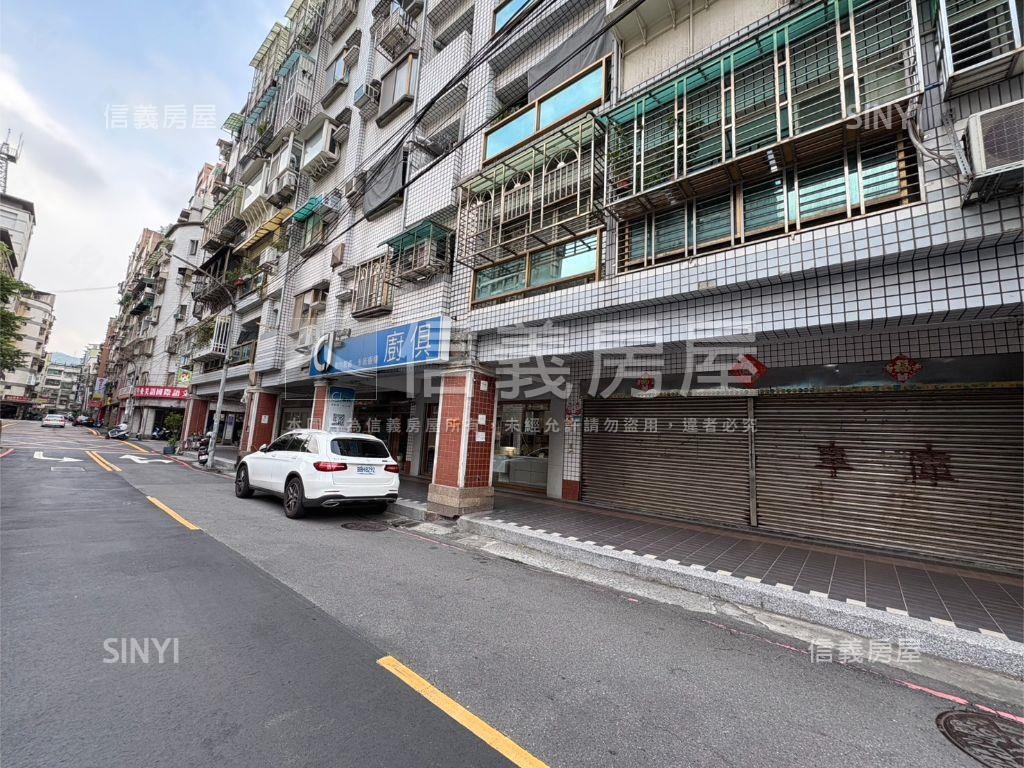近ＳＢ１２站面寬金店面房屋室內格局與周邊環境