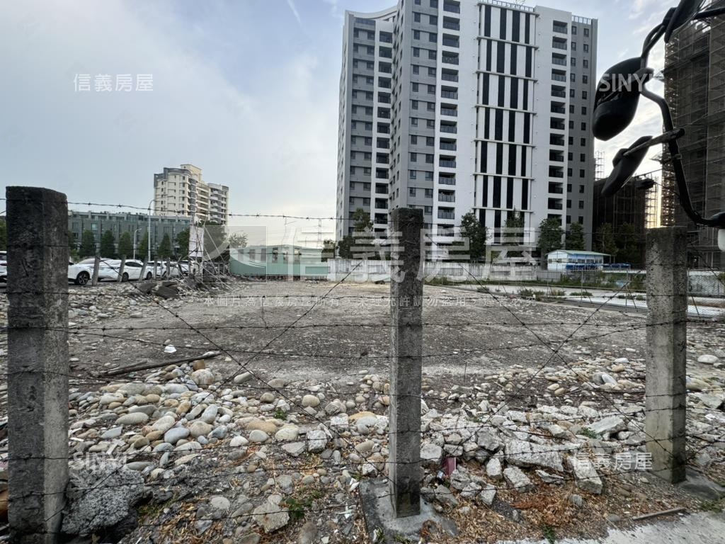 烏日高鐵雙面臨路商業角地房屋室內格局與周邊環境