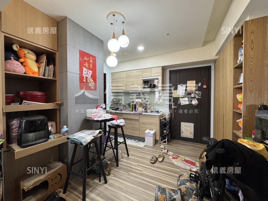 近文化中心四季淳次高美宅房屋室內格局與周邊環境