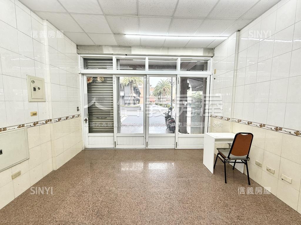 鳳甲正路透天店面房屋室內格局與周邊環境