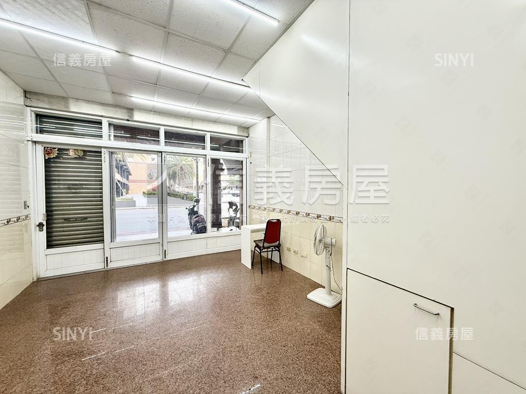 鳳甲正路透天店面房屋室內格局與周邊環境