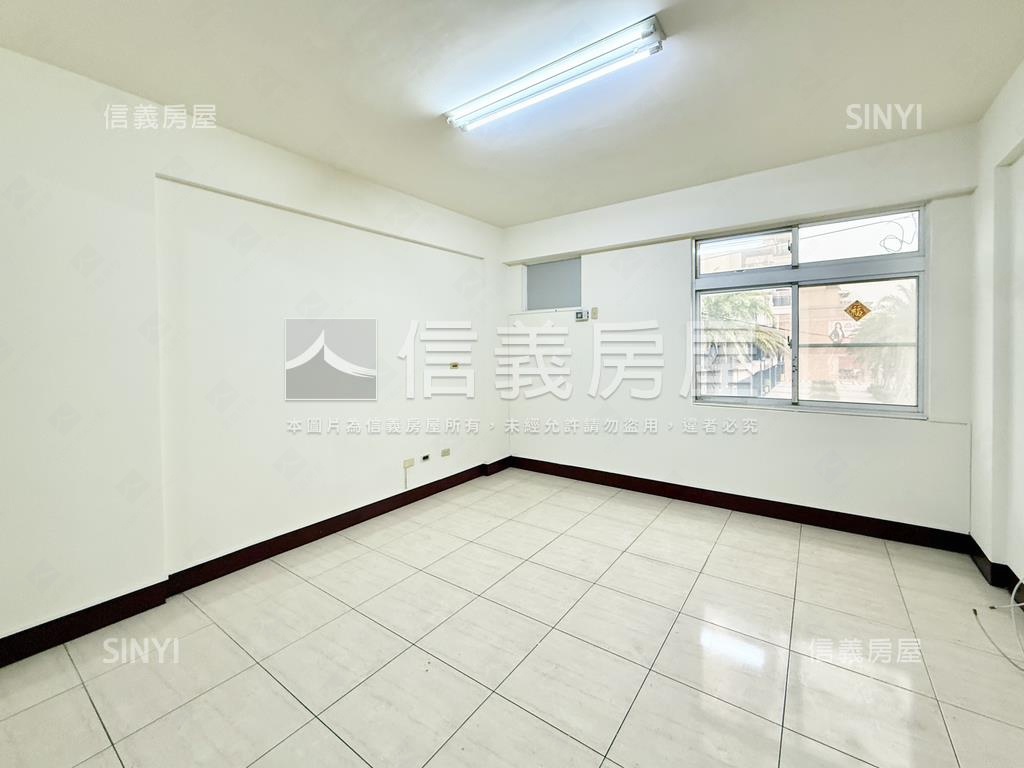 鳳甲正路透天店面房屋室內格局與周邊環境