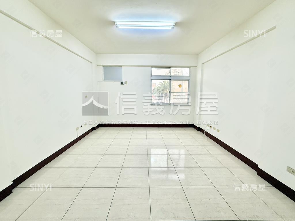 鳳甲正路透天店面房屋室內格局與周邊環境