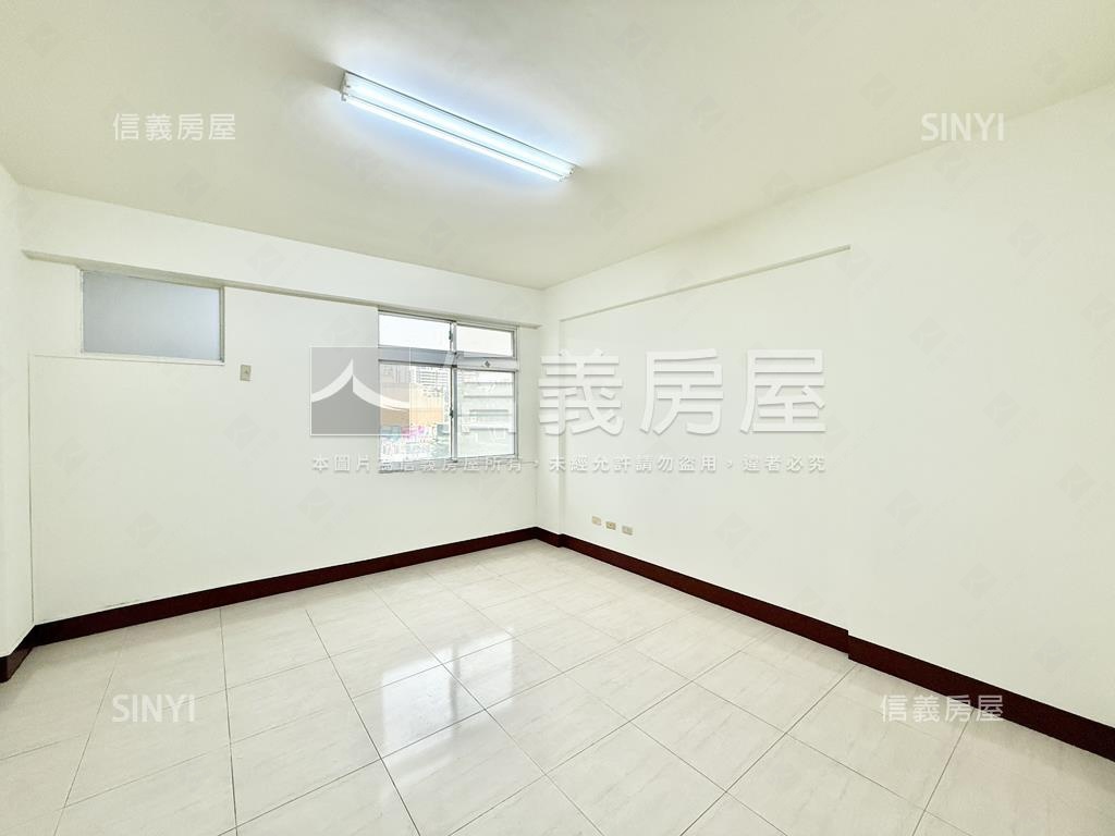 鳳甲正路透天店面房屋室內格局與周邊環境