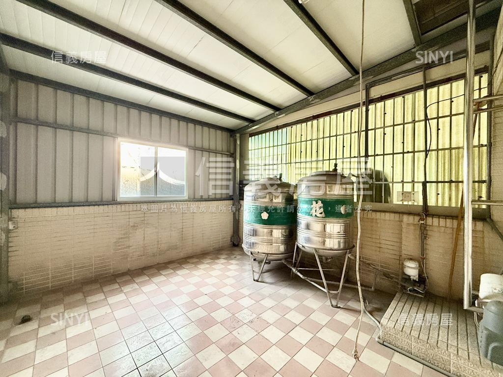 鳳甲正路透天店面房屋室內格局與周邊環境