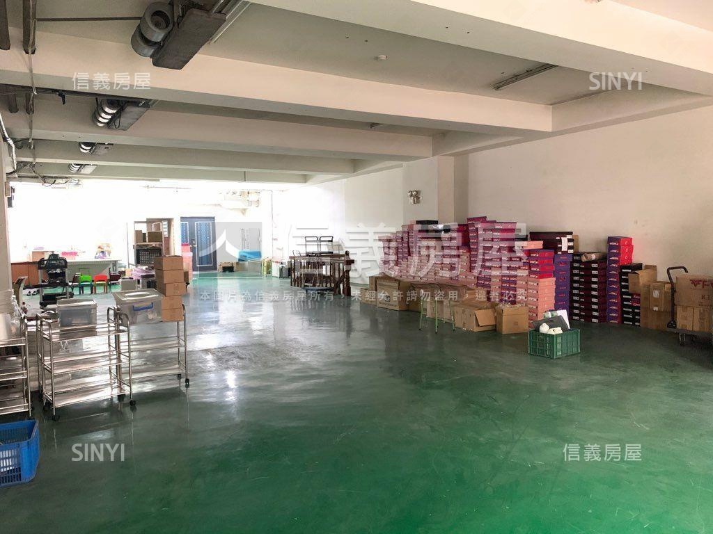超商店面一次買兩間房屋室內格局與周邊環境