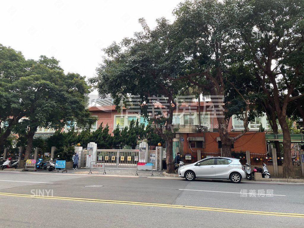 鴻柏鴻碩稀有釋出戶來看房屋室內格局與周邊環境