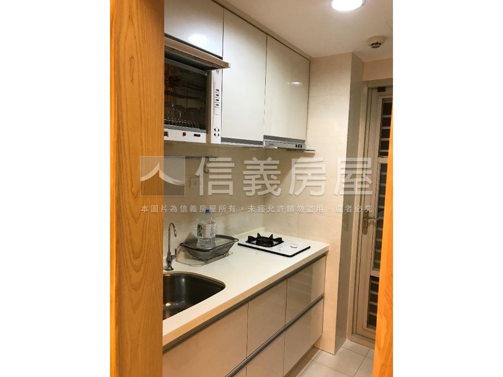 台北人面中庭樹海兩房房屋室內格局與周邊環境