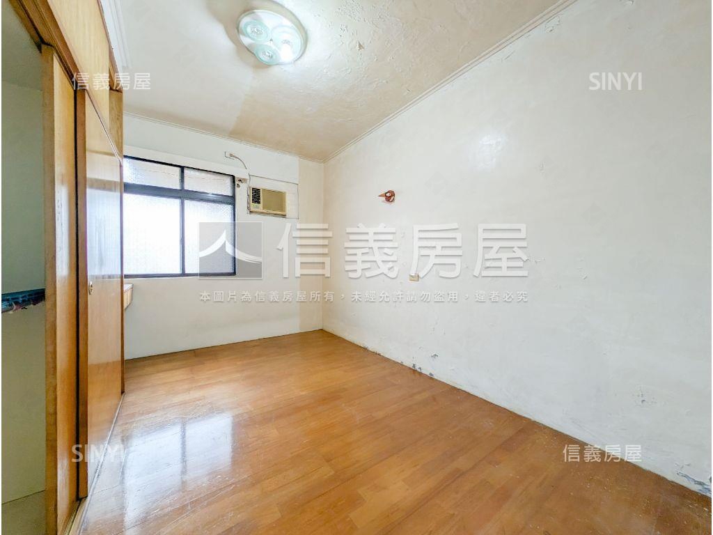 捷運迴龍低總棟距遠採光佳房屋室內格局與周邊環境