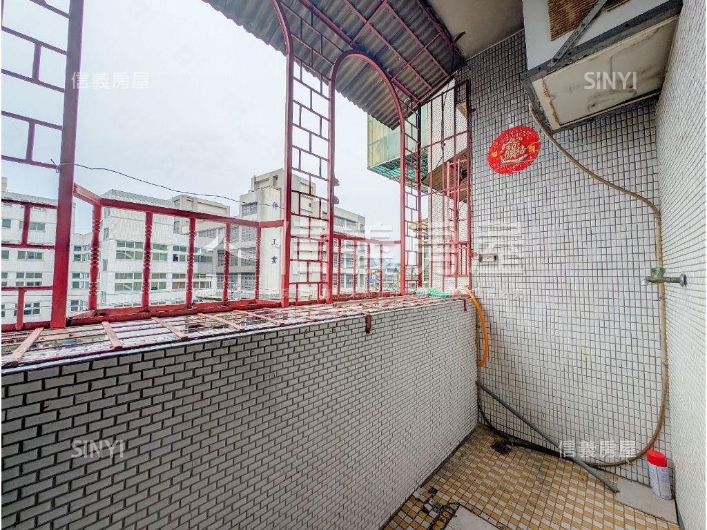 捷運迴龍低總棟距遠採光佳房屋室內格局與周邊環境
