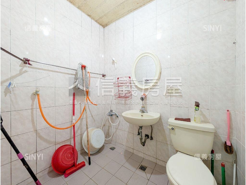 捷運迴龍低總棟距遠採光佳房屋室內格局與周邊環境