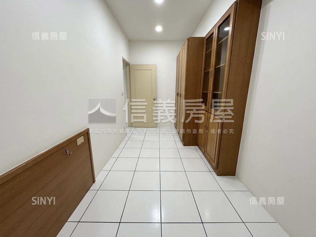 近重劃區華廈方正三房房屋室內格局與周邊環境