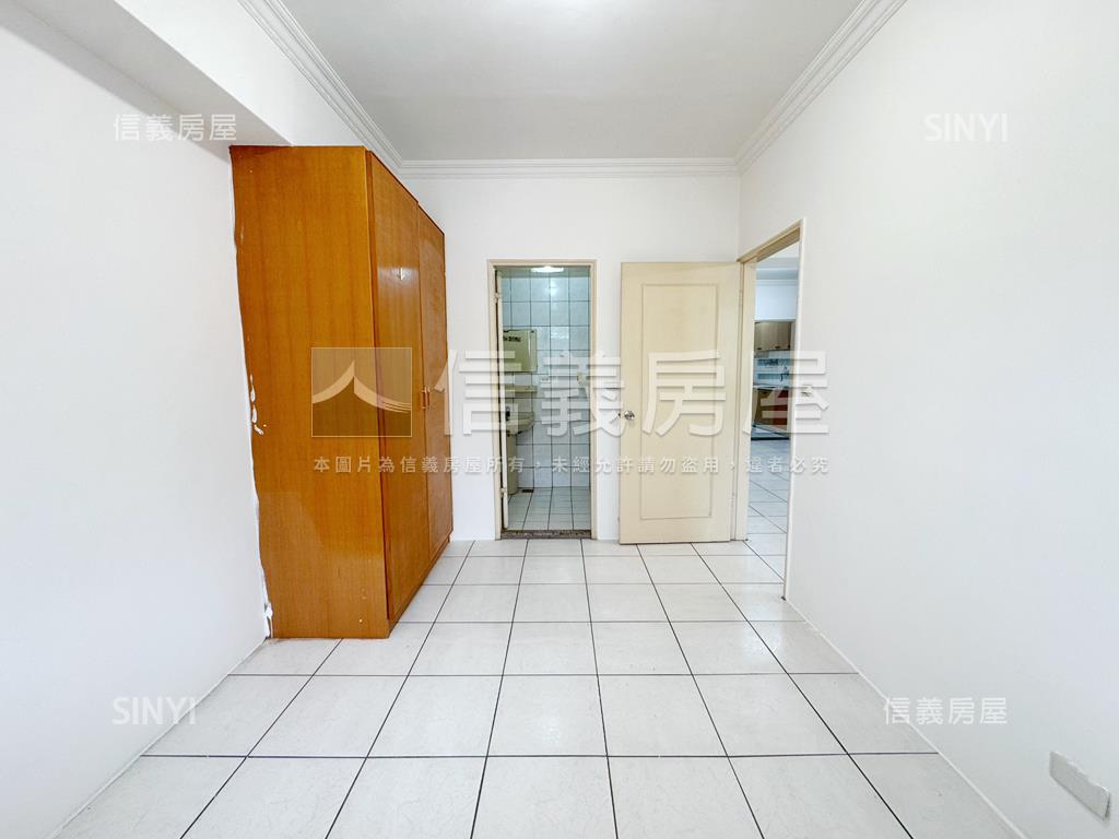 近重劃區華廈方正三房房屋室內格局與周邊環境