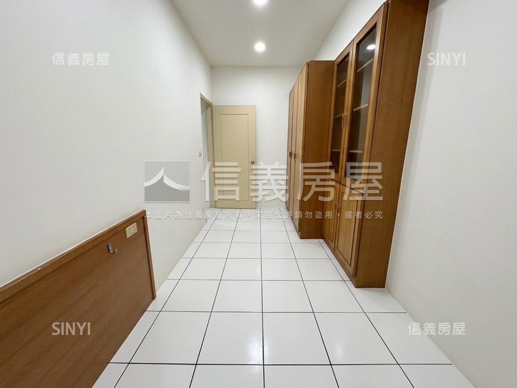 近重劃區華廈方正三房房屋室內格局與周邊環境