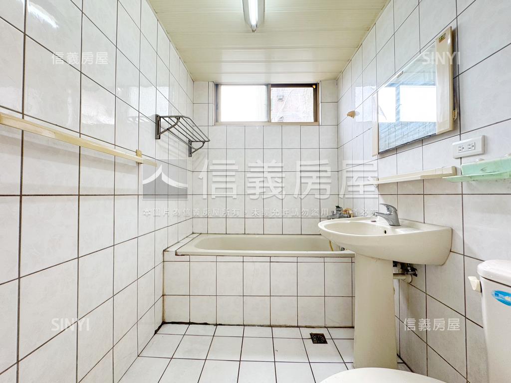 近重劃區華廈方正三房房屋室內格局與周邊環境