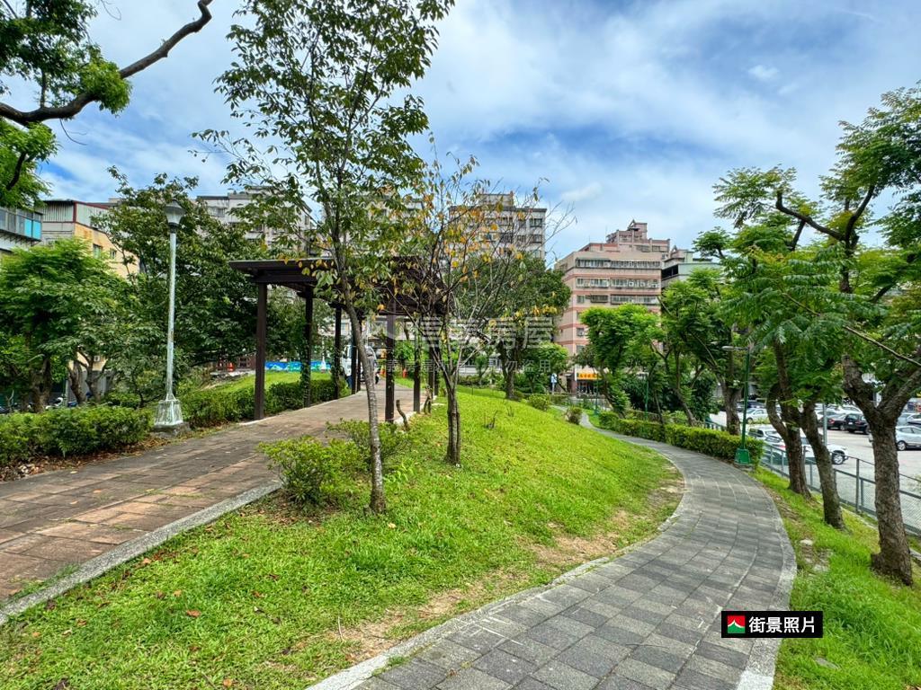 近重劃區低公設電梯正三房房屋室內格局與周邊環境