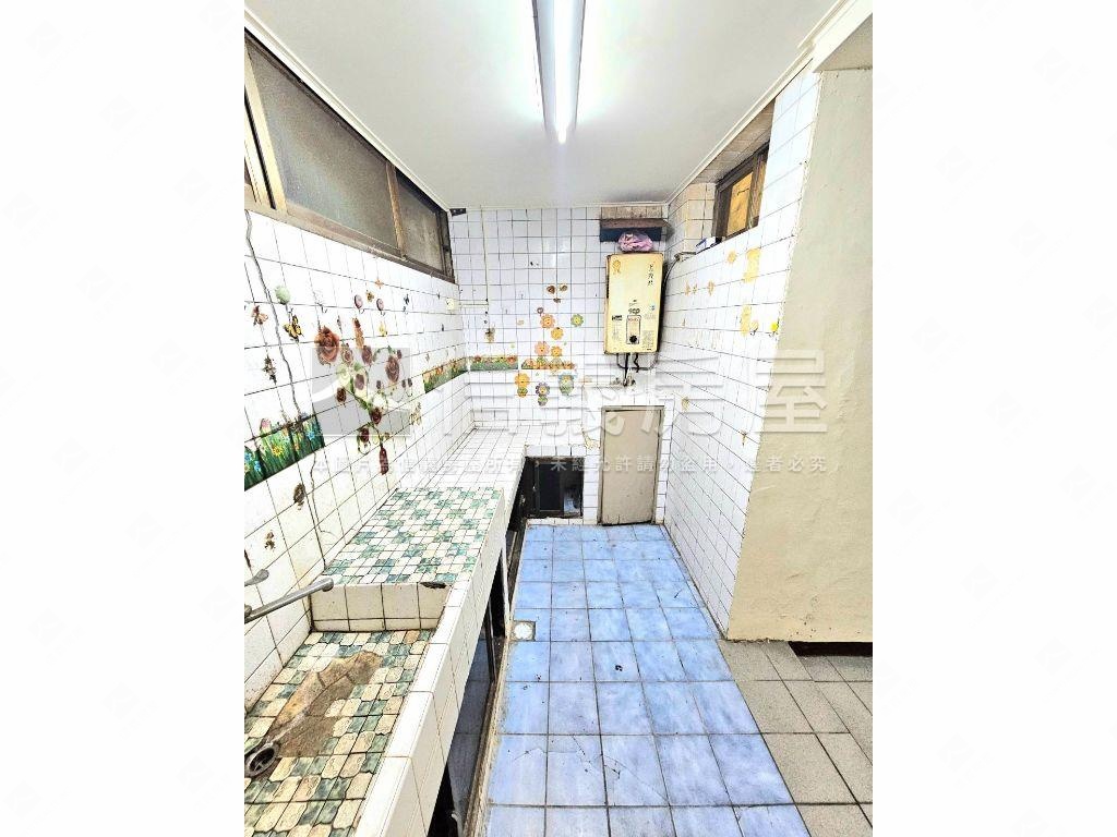 科博商圈正忠明路透天店面房屋室內格局與周邊環境