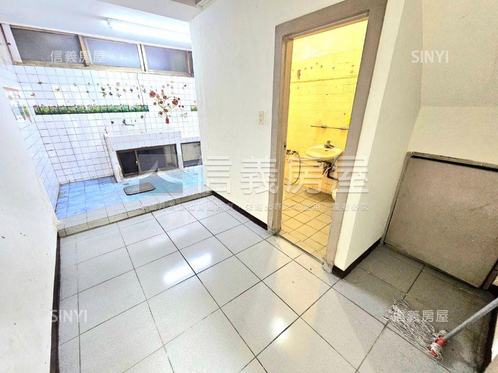 科博商圈正忠明路透天店面房屋室內格局與周邊環境