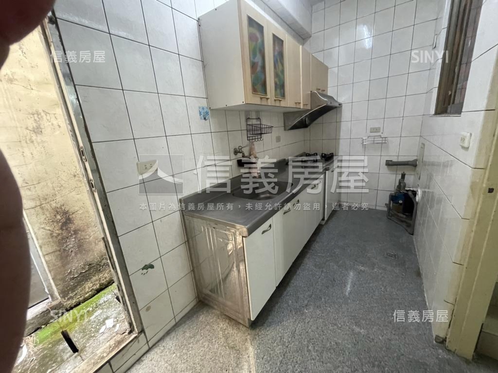 糖友商圈方便停車活路透天房屋室內格局與周邊環境
