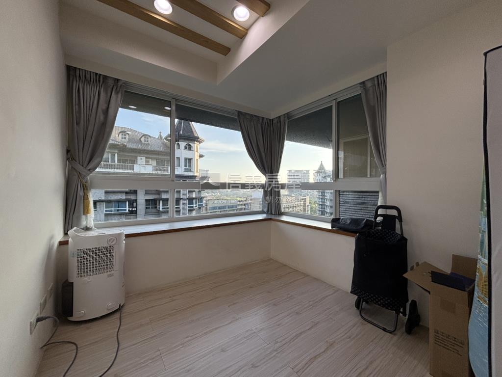 台北灣江南海景三房房屋室內格局與周邊環境