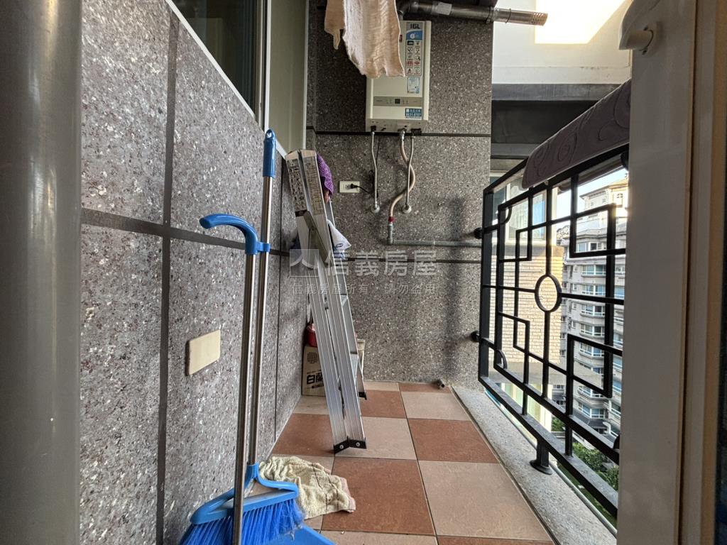 台北灣江南海景三房房屋室內格局與周邊環境