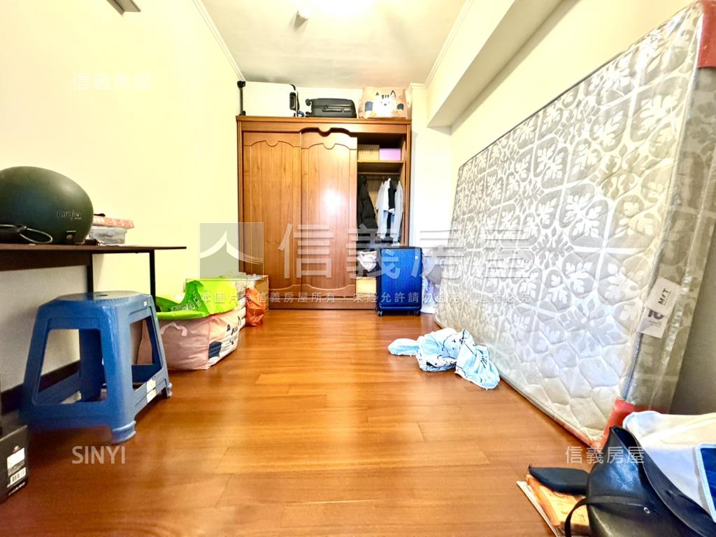 內新街低總價漂亮三房房屋室內格局與周邊環境