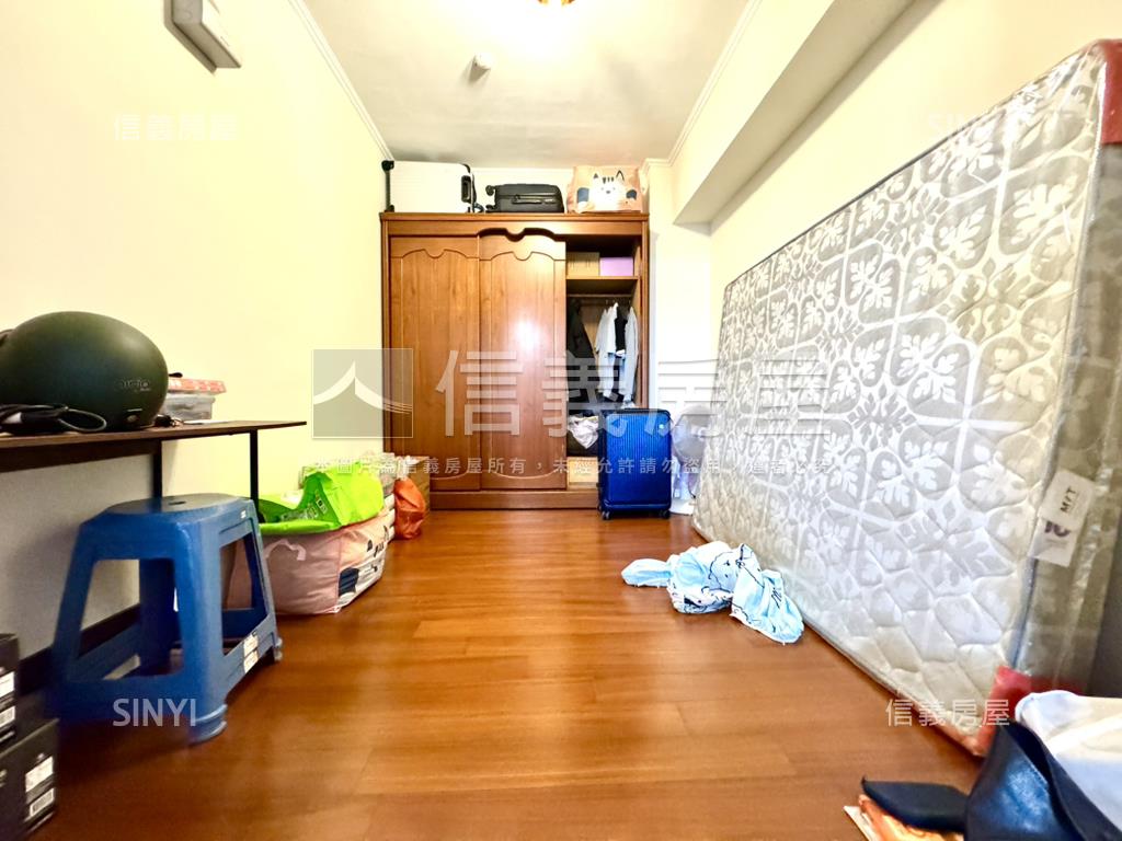 內新街低總價漂亮三房房屋室內格局與周邊環境