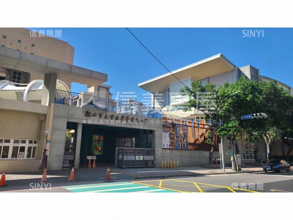 祥富龍⌂集英堡Ⅵ臻藏房屋室內格局與周邊環境